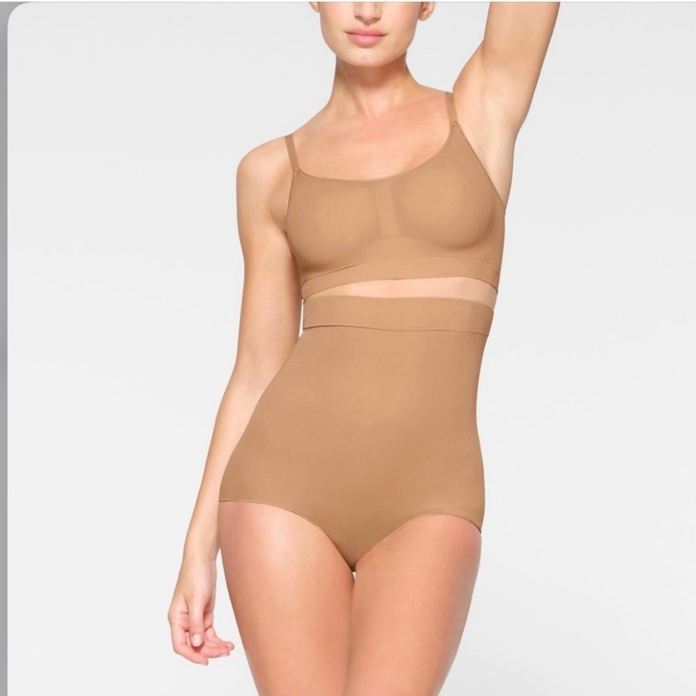 EVERYDAY SCULPT HIGH-WAISTED BRIEF SIZE S/M